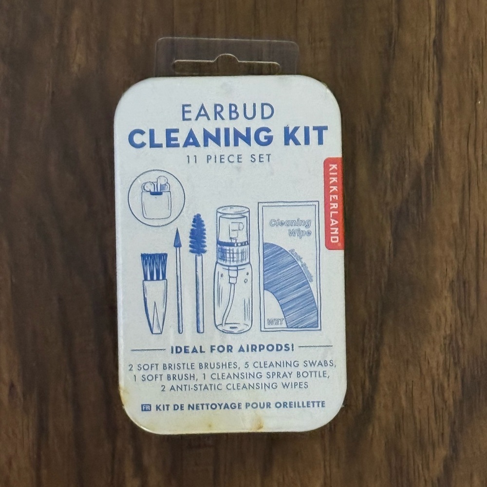 Urban Outfitters earbuds cleaning kit
